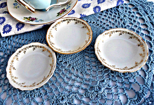 http://www.antiquesandteacups.com/cdn/shop/files/1900-SetOf3-HomerLaughlin-ivy-butter-pats-a_c5f75953-af62-4707-a60a-649371c9cf3b_grande.jpg?v=1698895372