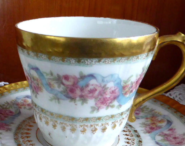 http://www.antiquesandteacups.com/cdn/shop/products/1900-Haviland-Limoges-gotgeous-demi-teacup-GDA-c_grande.jpg?v=1508092610