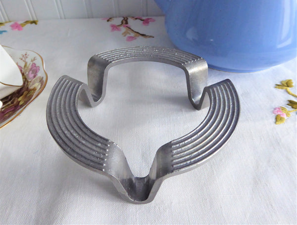 http://www.antiquesandteacups.com/cdn/shop/products/1930s-French-trivet-art-deco-aluminum-a_grande.JPG?v=1559755939