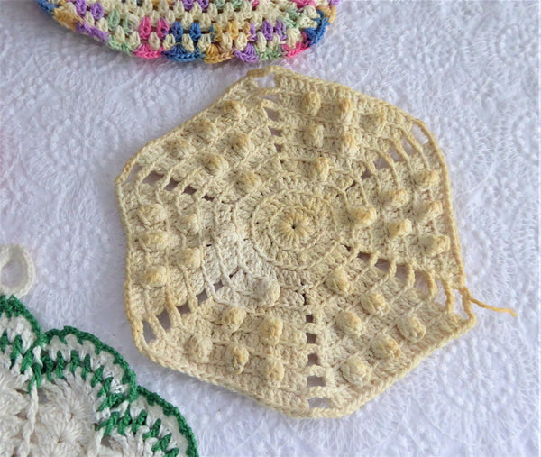 Retro Pentagon Potholder - Free Crochet Pattern