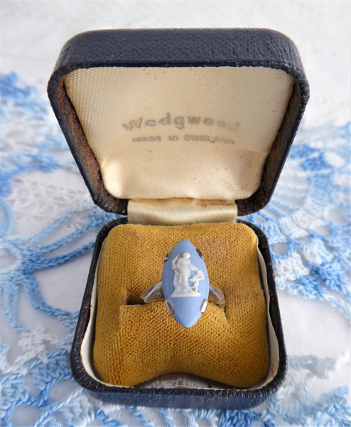 Boxed Ring Wedgwood Blue Jasper Ceres Cupid Sterling Silver JW London 1973  Elegant