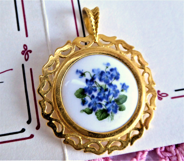 Broken China Boehm Eastern Goldfinch Bird & Meadow Violet Flower (New Jersey) outlet Sterling Circle Pendant