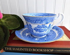 6 Vintage Royal Grafton retailer Blue Willow Bone China Gold Trim Saucers 1949