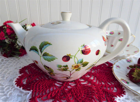 https://www.antiquesandteacups.com/cdn/shop/products/1950s-JamesKent-teapot-Strawberry-butterflies-large-c_large.jpg?v=1656864370